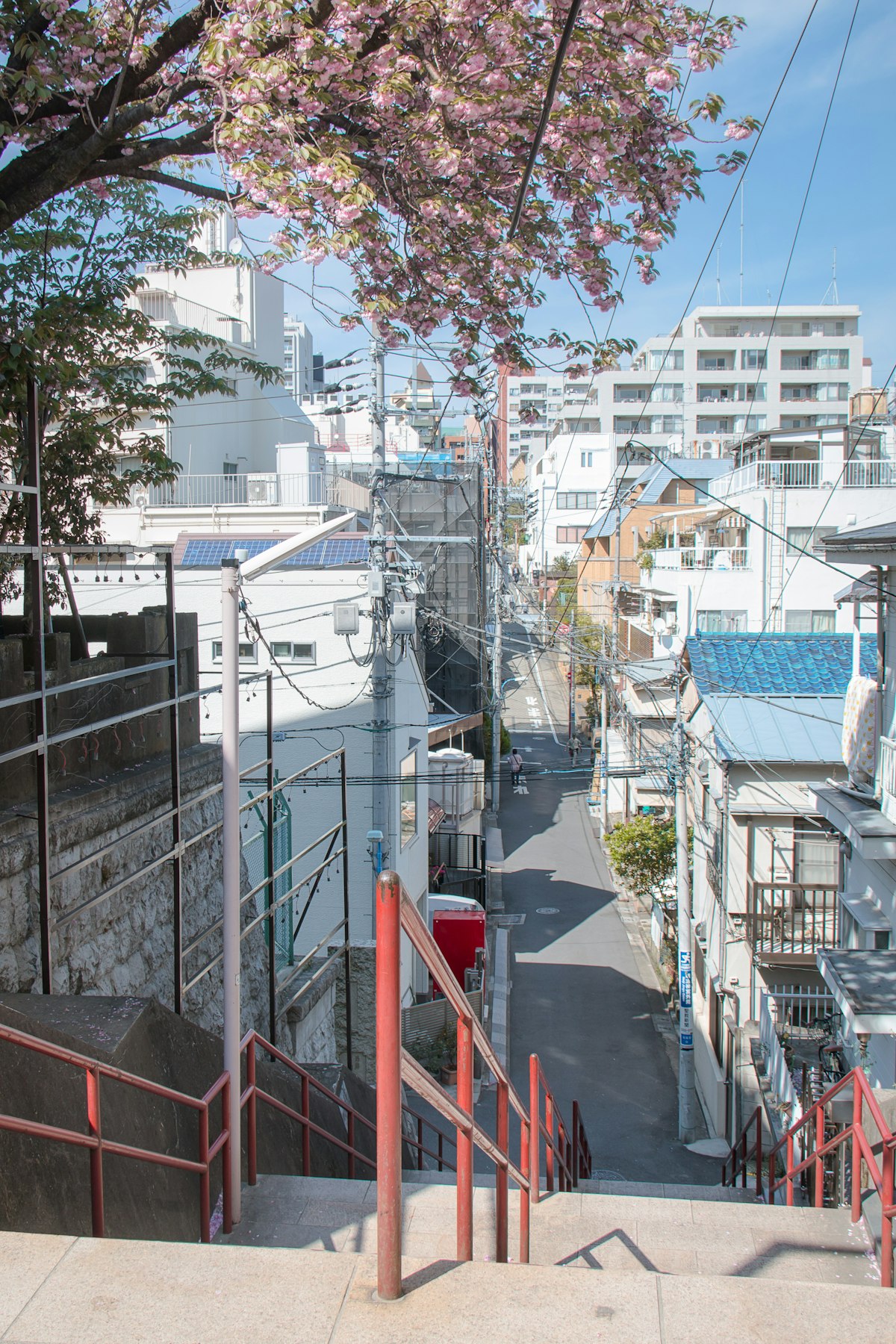 東京の住宅街の坂道